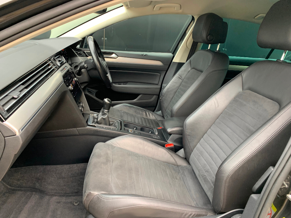 2017 Volkswagen Passat - image 17