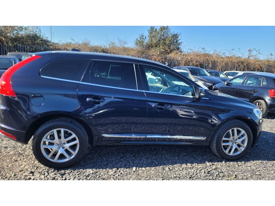 2016 Volvo XC60 - image 4