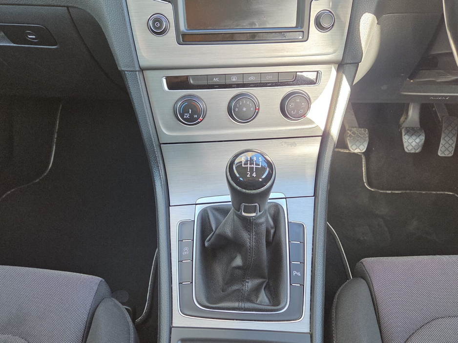 2017 Volkswagen Golf - image 31