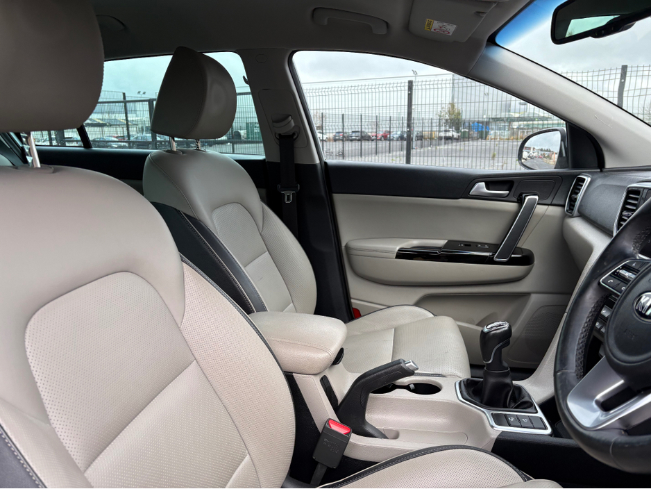 2021 Kia Sportage - image 10