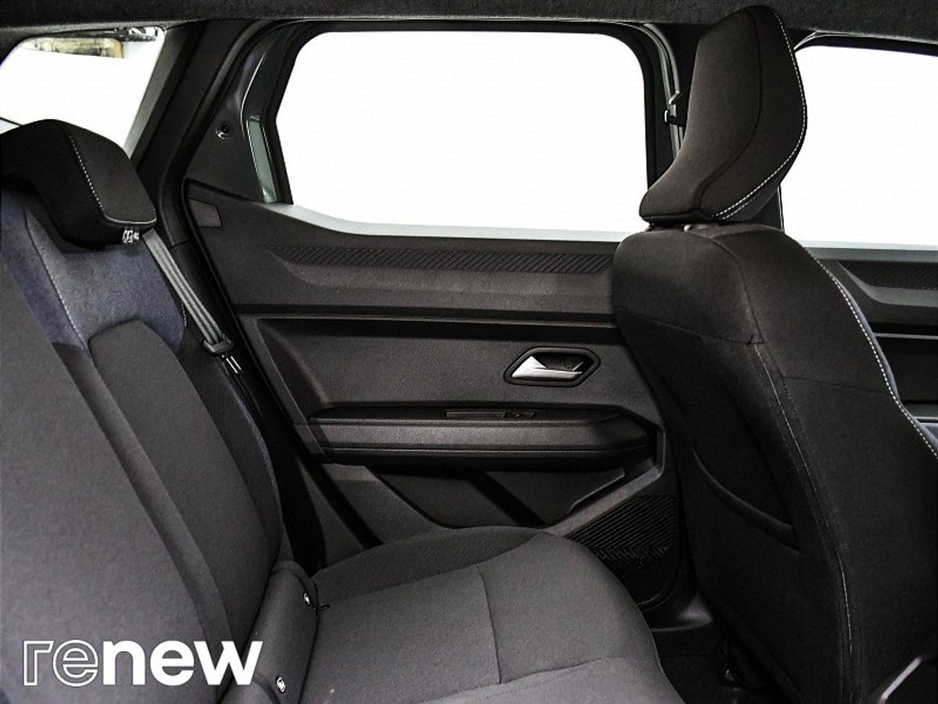 2025 Dacia Duster - image 13