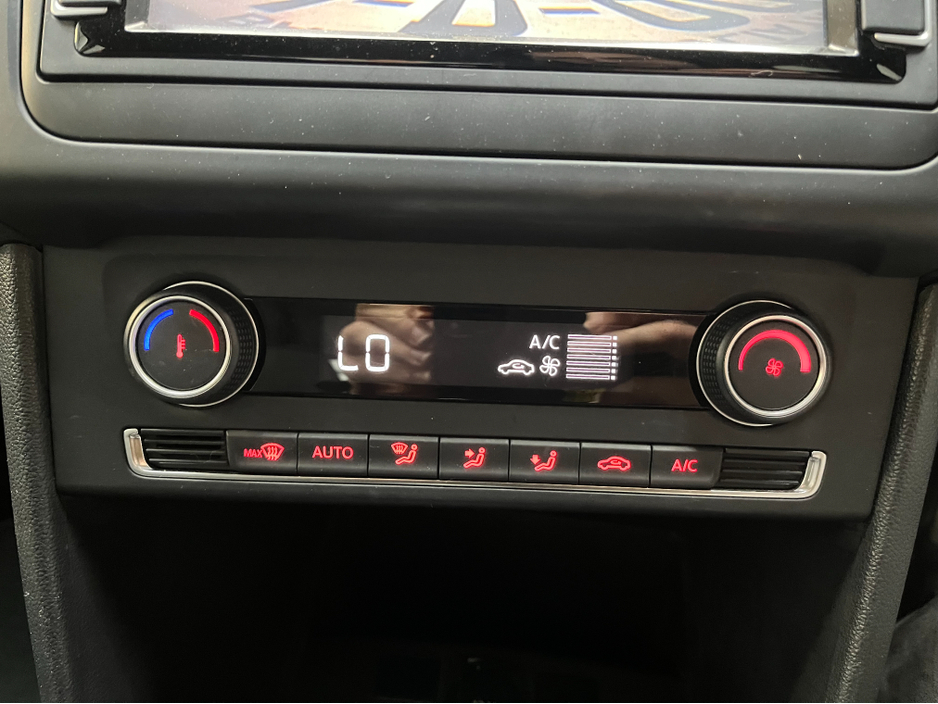 2014 Volkswagen Polo - image 17