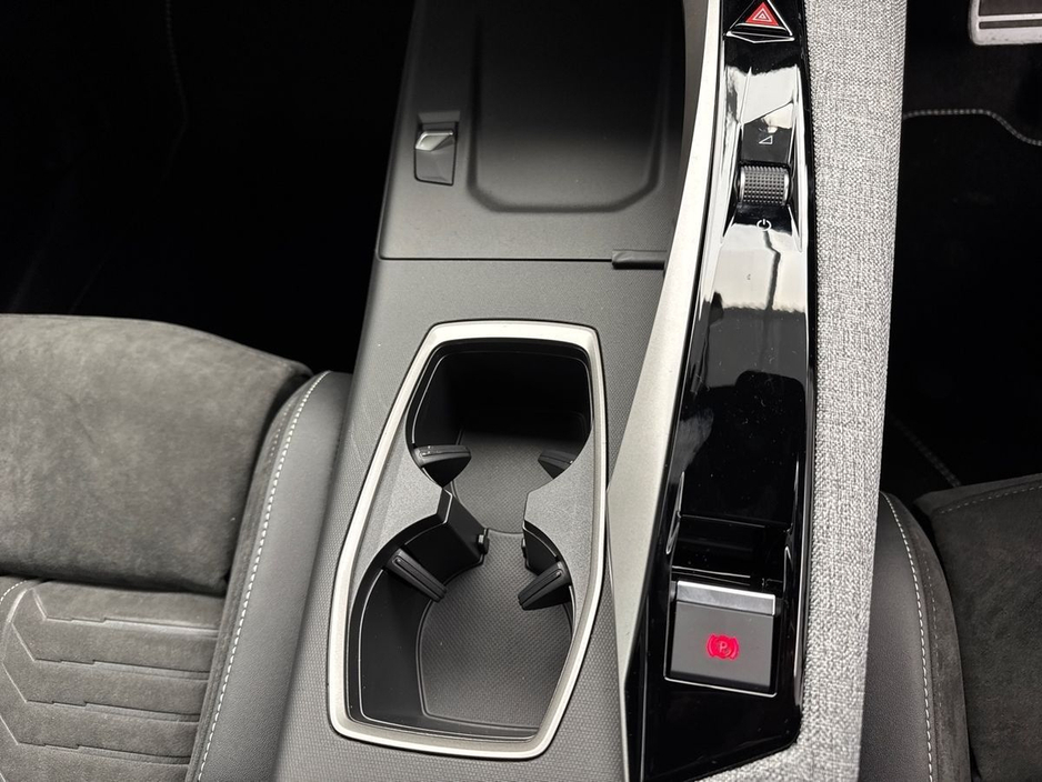 2026 Peugeot 5008 - image 16