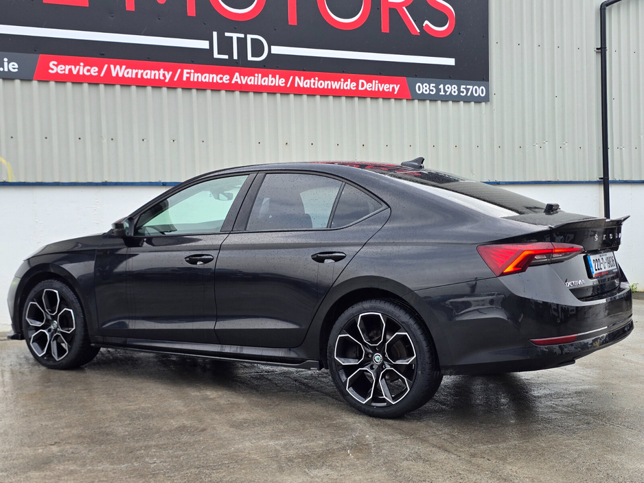 2022 Skoda Octavia - image 11