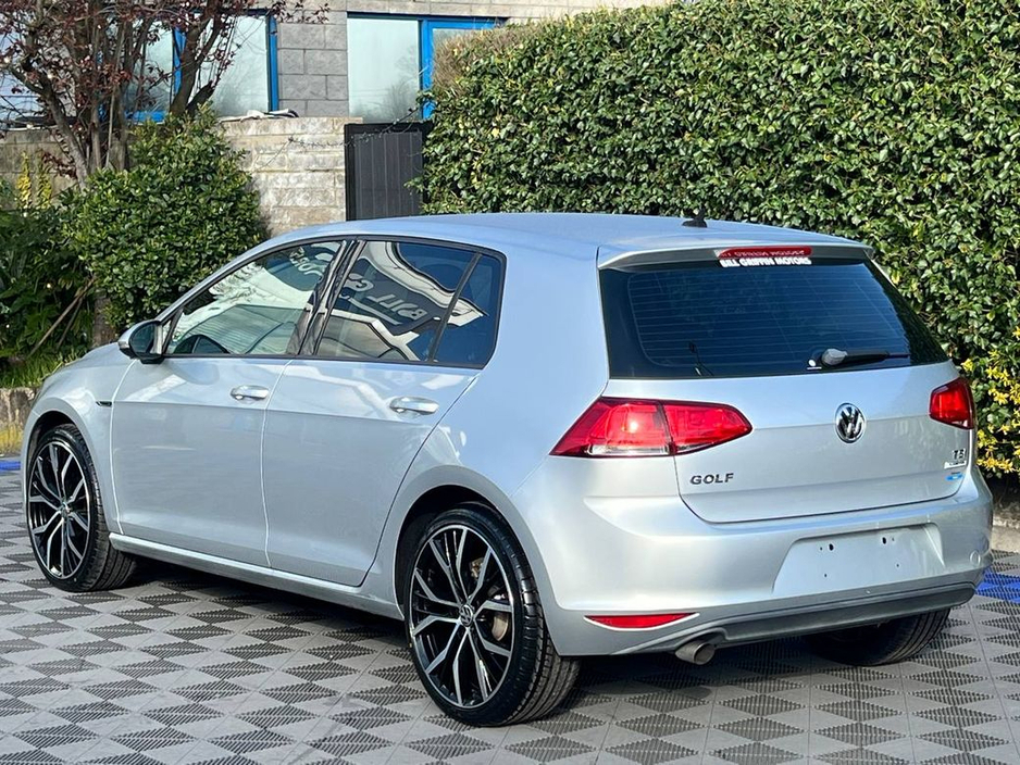 2014 Volkswagen Golf - image 5