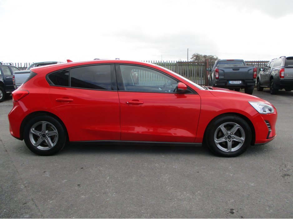 2019 Ford Focus - image 9