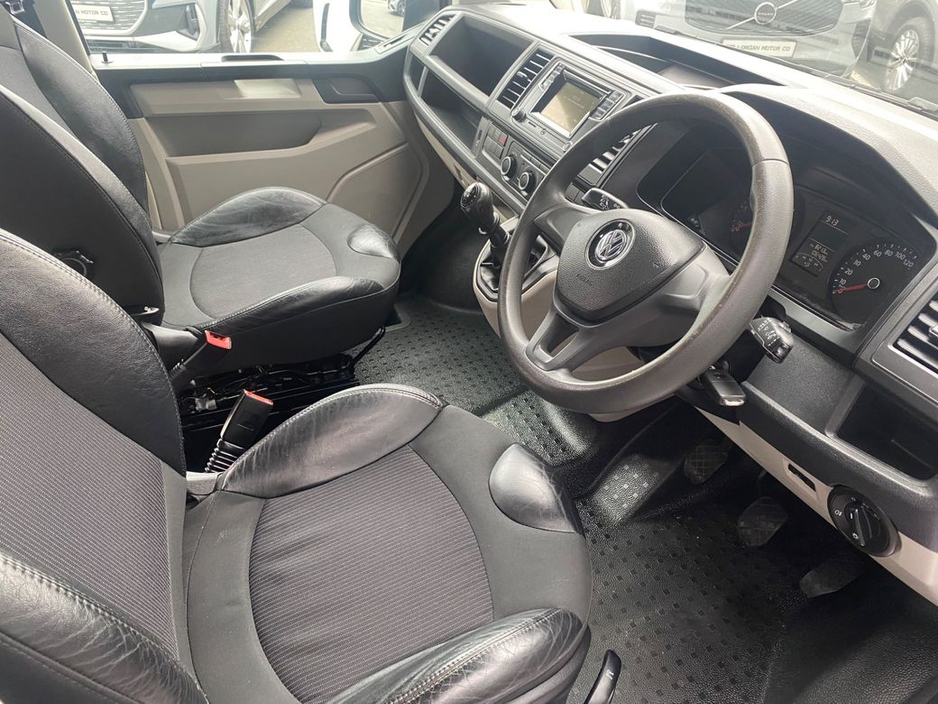 2018 Volkswagen Transporter - image 13