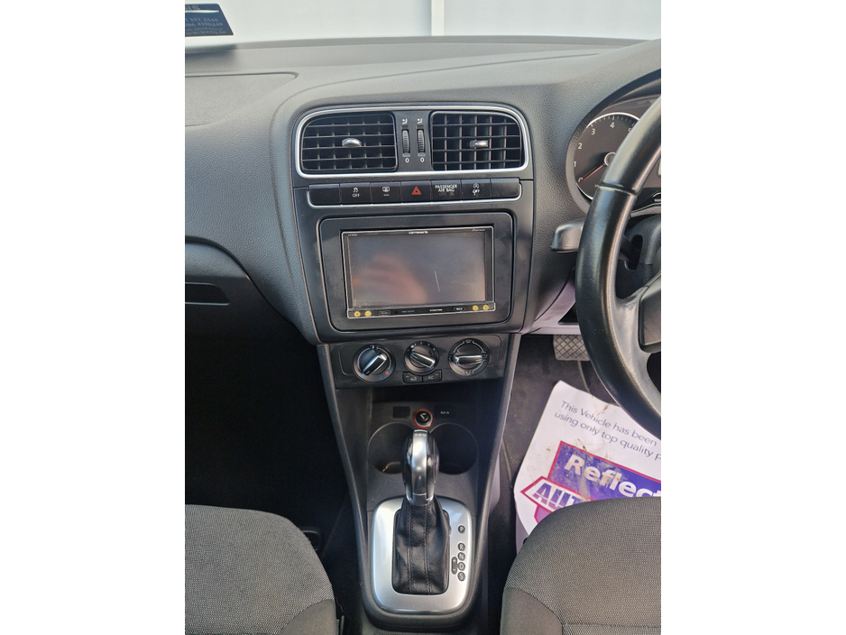 2013 Volkswagen Polo - image 16