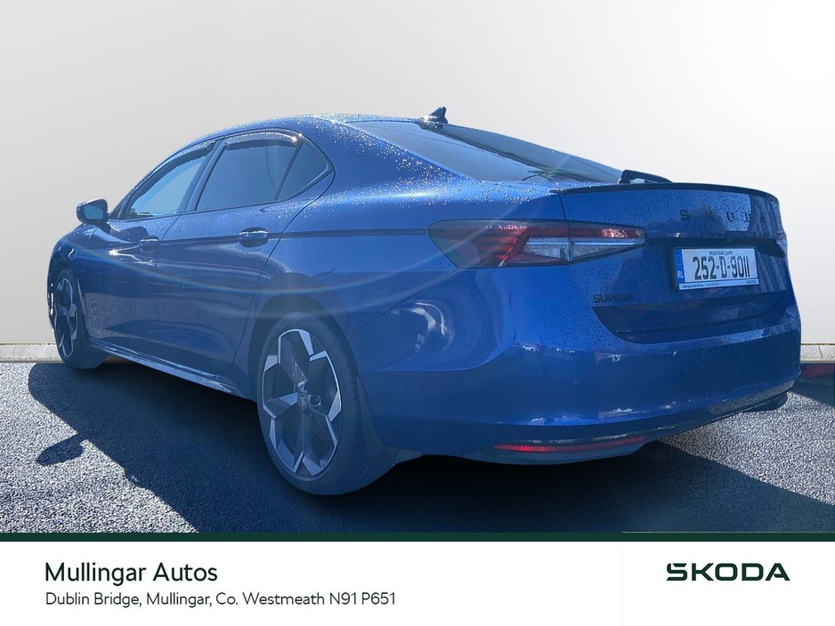 2025 Skoda Superb - image 3