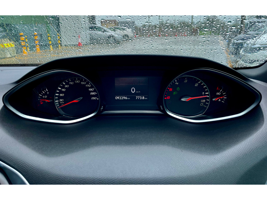 2018 Peugeot 308 - image 29