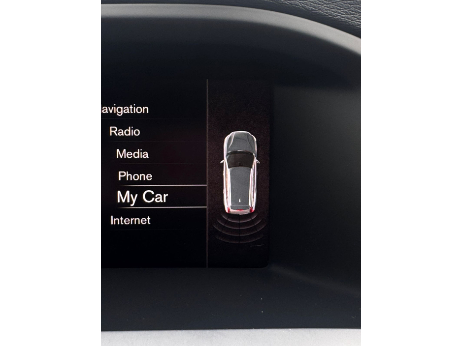 2017 Volvo V60 - image 24