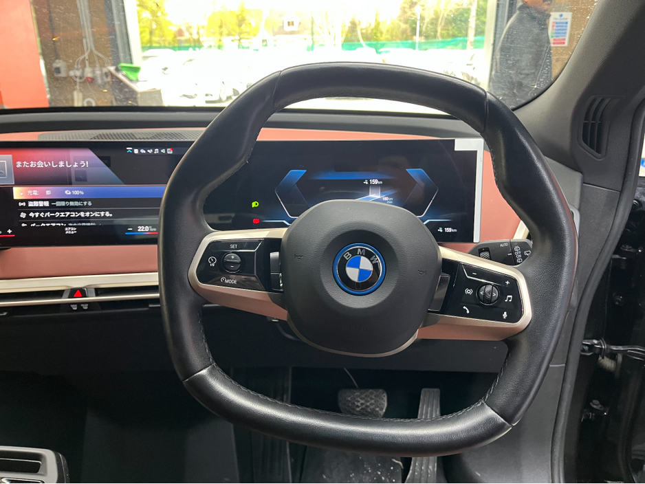 2022 BMW iX - image 7