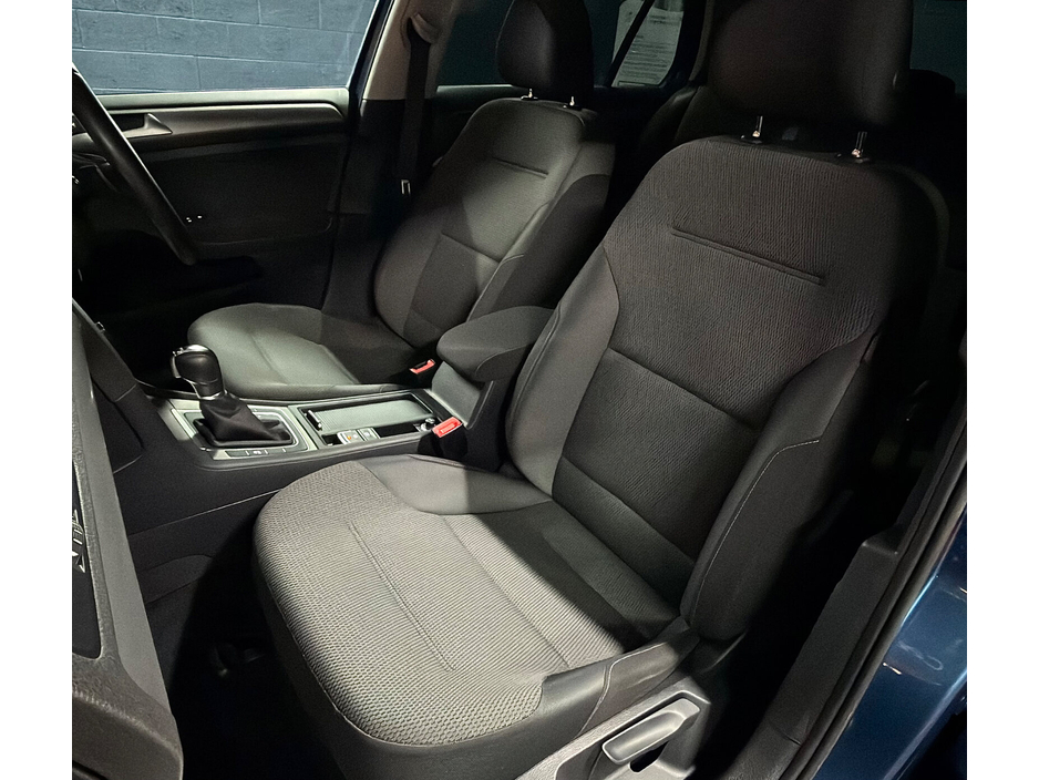 2014 Volkswagen Golf - image 29