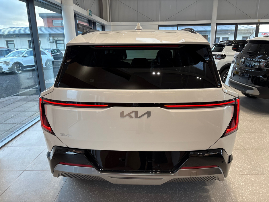 2026 Kia EV5 - image 6
