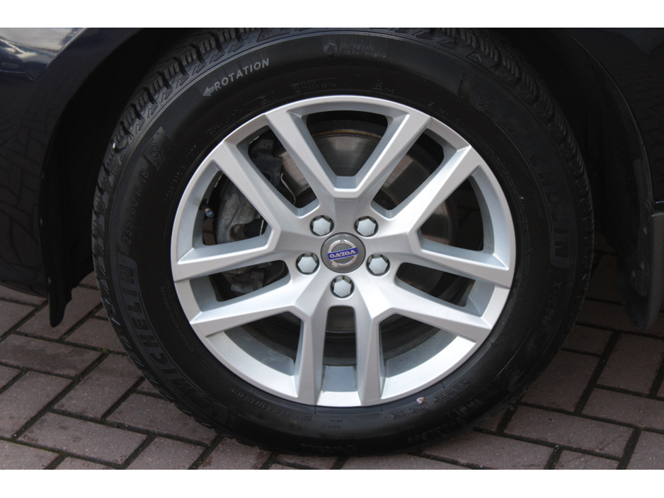 2017 Volvo XC60 - image 22