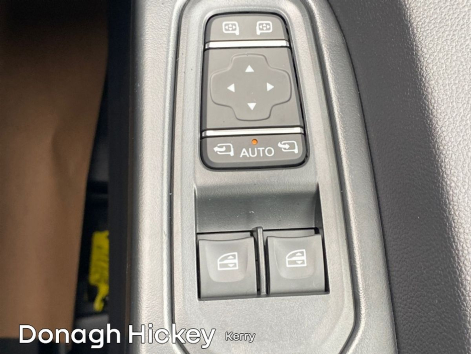 2026 Renault Trafic - image 22