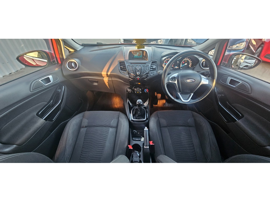 2015 Ford Fiesta - image 27