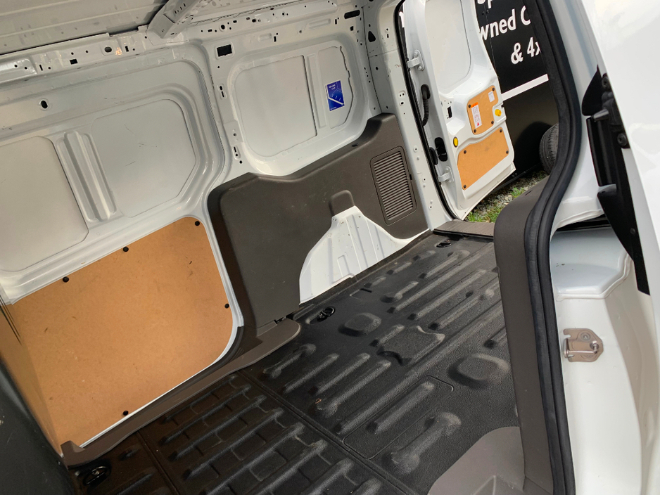 2022 Ford Transit Connect TREND 1.5 TDCI 120 PS LWB 250 // PRICE EXCL. VAT // ALLOY WHEELS, BODY COLOURED BUMPERS AND MIRRORS // STUNNING CONDITION // 09/26 CVRT // TIMING BELT €12,154