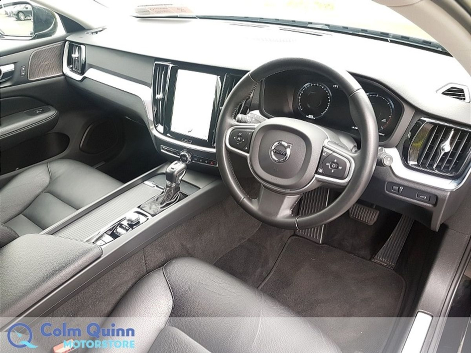 2021 Volvo V60 - image 10