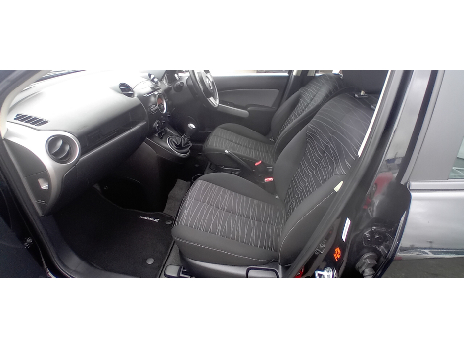 2010 Mazda Mazda2 - image 17