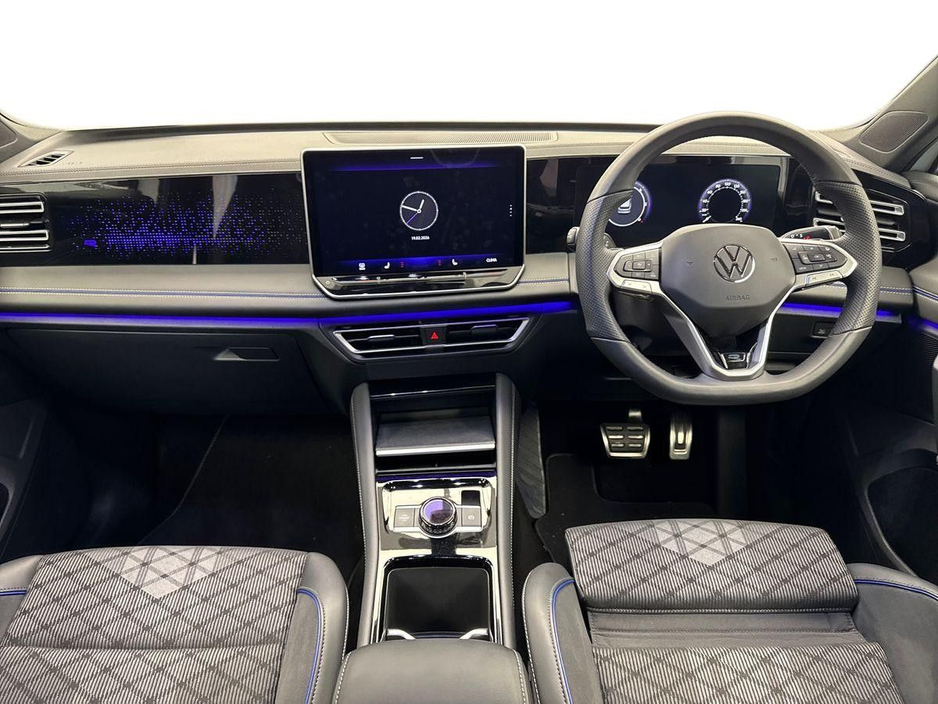 2024 Volkswagen Tiguan - image 8