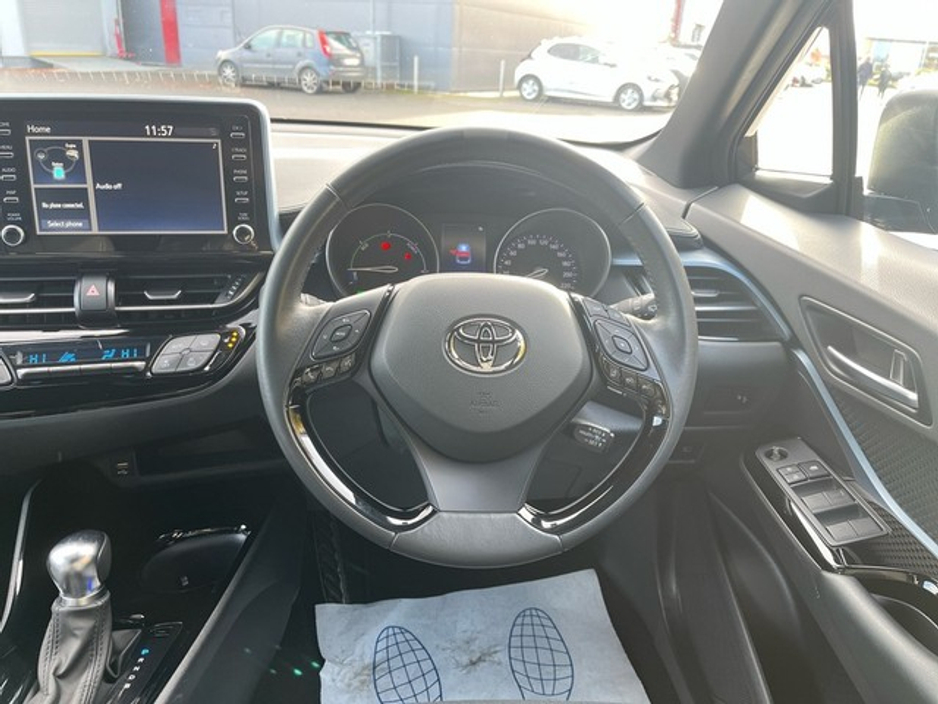 2022 Toyota C-HR - image 9