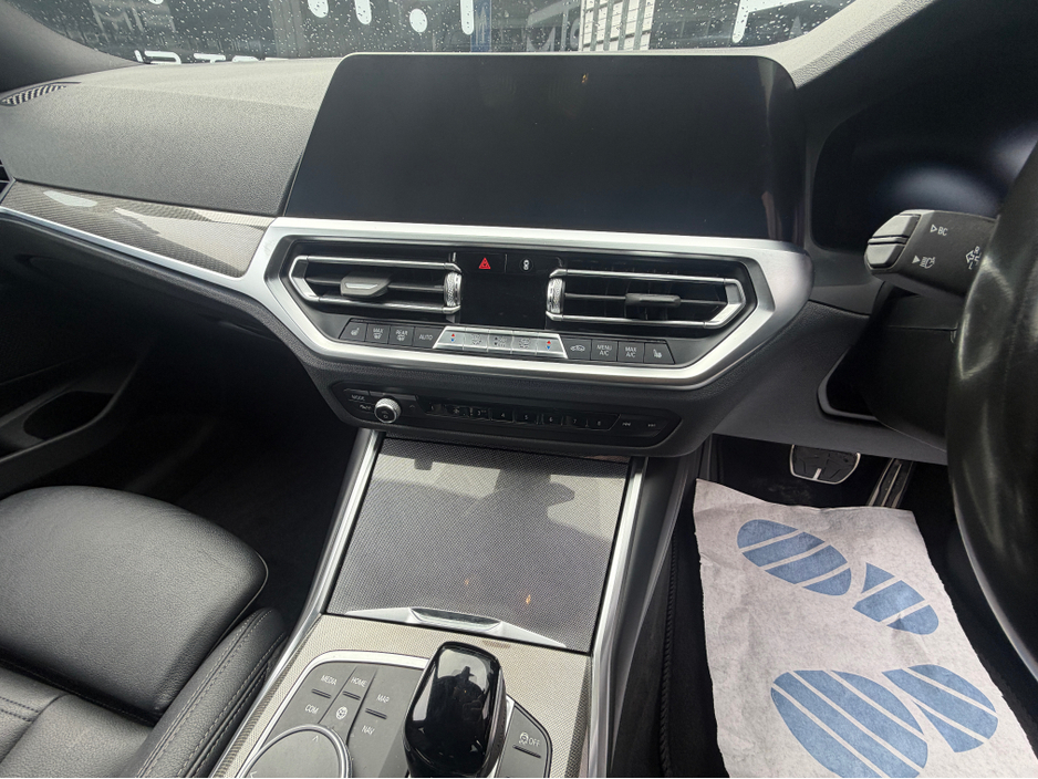 2022 BMW 3 Series - image 16