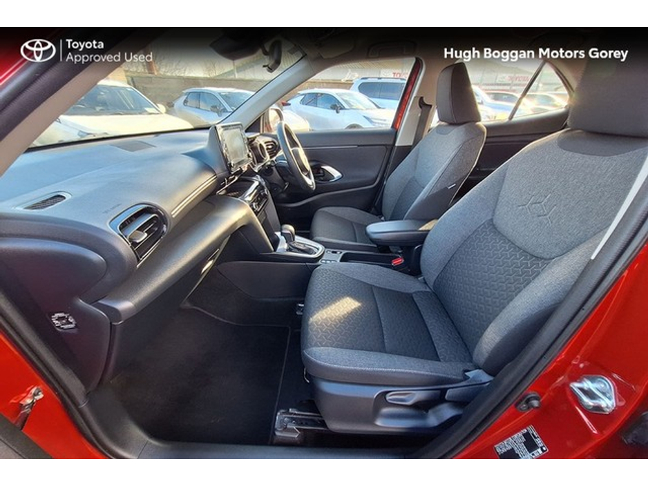 2023 Toyota Yaris Cross - image 6