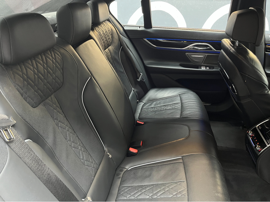 2018 BMW 7 Series €29950! 2018 BMW 740E IPERFORMANCE M-SPORT 2.0 AUTOMATIC / CRUISE CONTROL / 360° PARKING CAMERA / ELECTRIC MEMORY HEATED & MASSAGING SEATS / PANORAMIC SUNROOF / PADDLE SHIFTERS €29,950