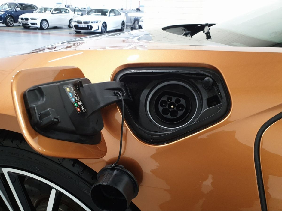 2019 BMW i8 - image 26