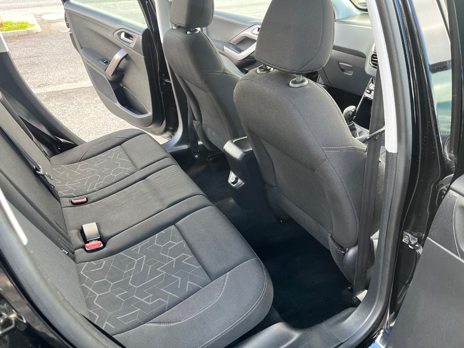 2016 Peugeot 2008 - image 13