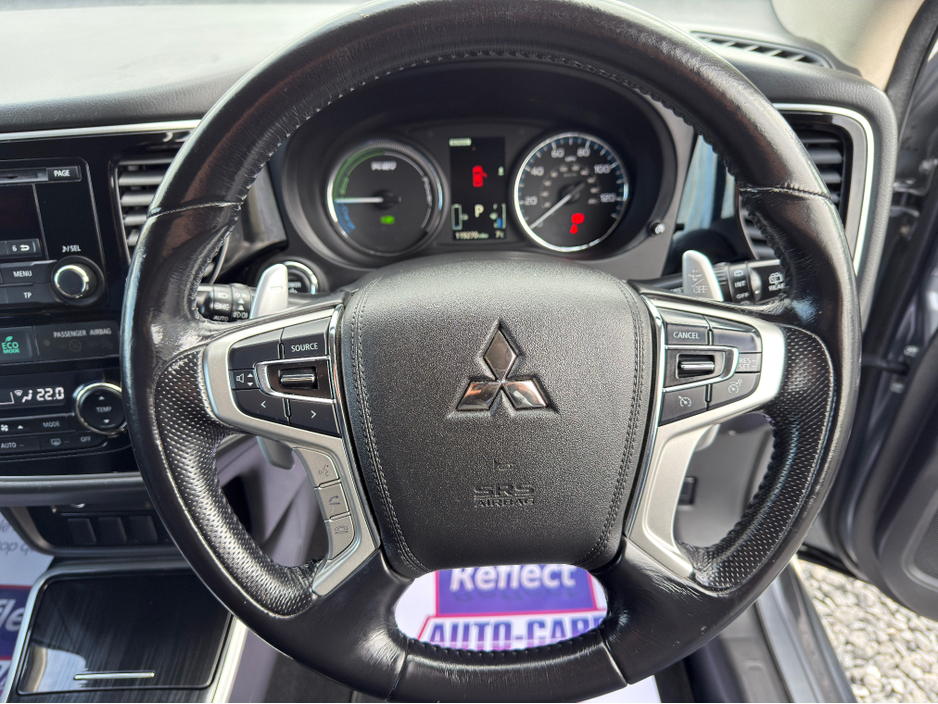 2016 Mitsubishi Outlander - image 23