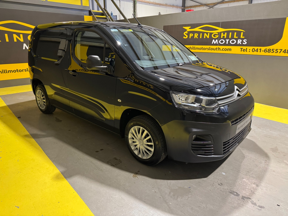 2021 Citroen Berlingo - image 2
