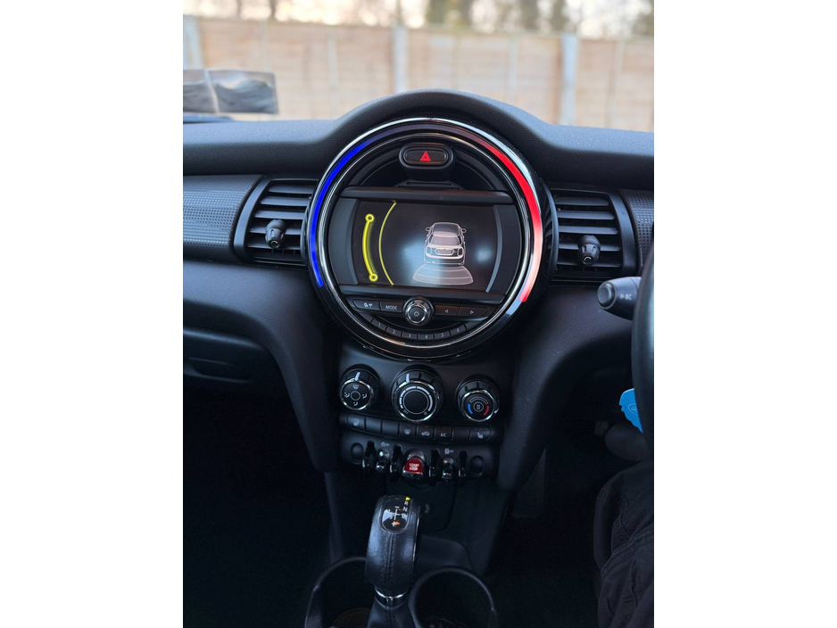 2015 MINI Hatch - image 41