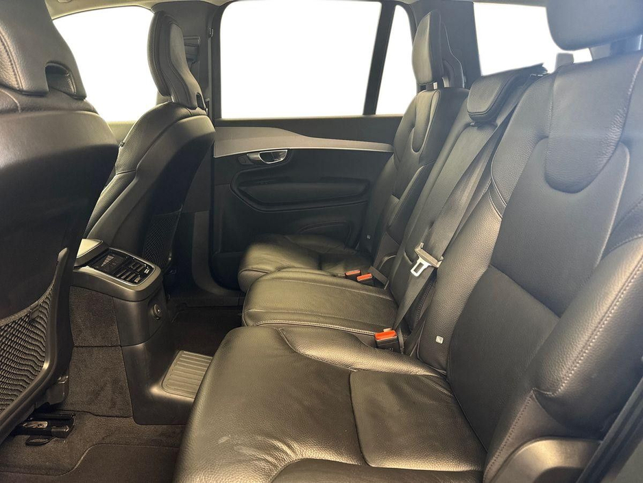 2023 Volvo XC90 - image 10