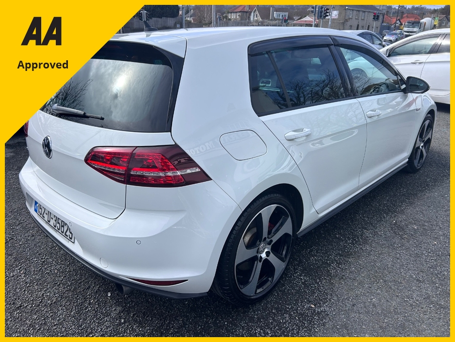 2015 Volkswagen Golf - image 16