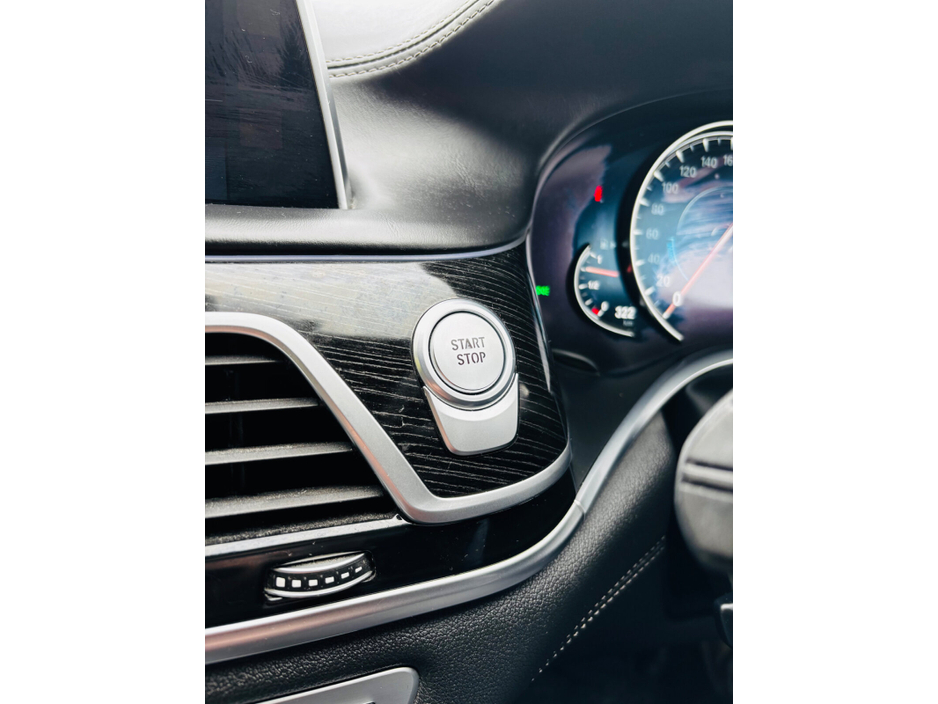 2018 BMW 7 Series - image 23