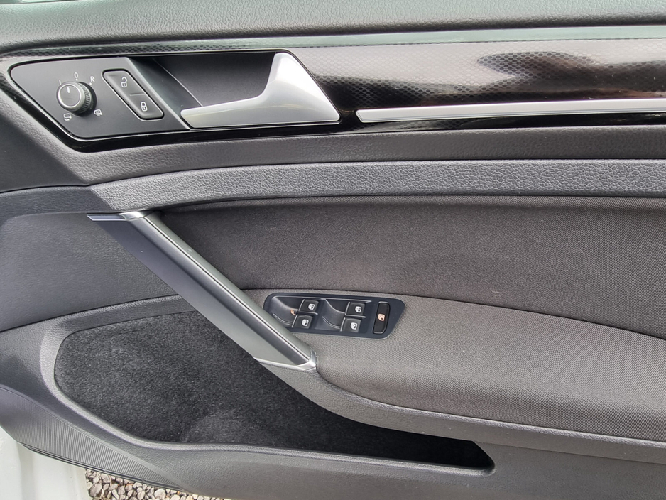 2016 Volkswagen Golf - image 21