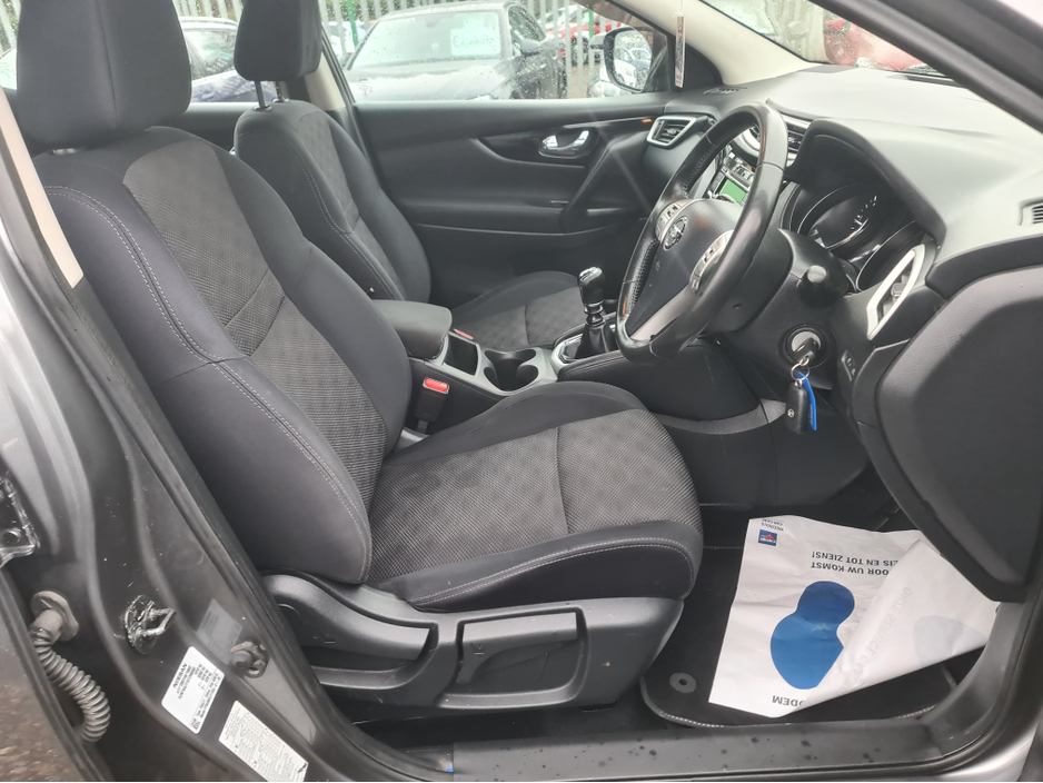 2015 Nissan Qashqai - image 8