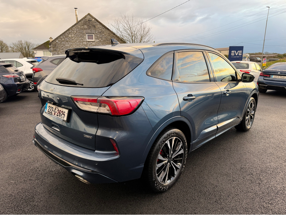 2022 Ford Kuga - image 3