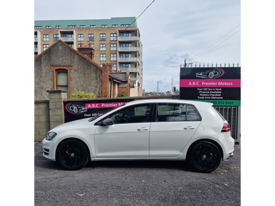 2013 Volkswagen Golf - image 5