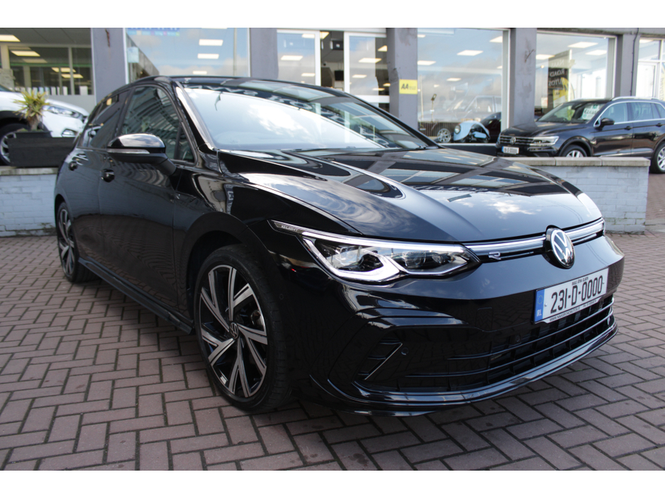 2023 Volkswagen Golf - image 3