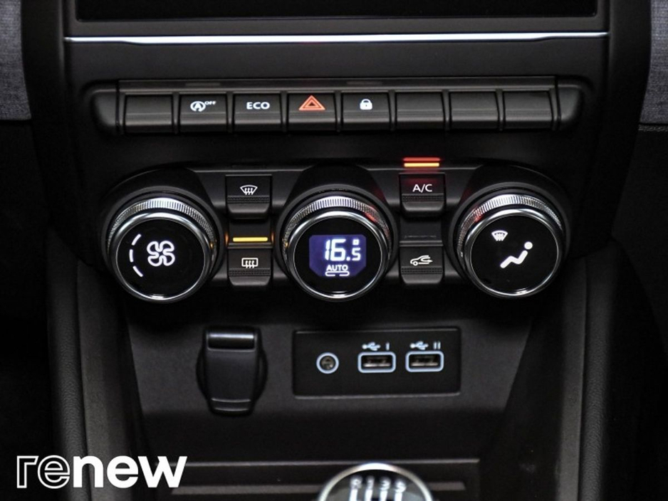 2025 Renault Clio - image 20