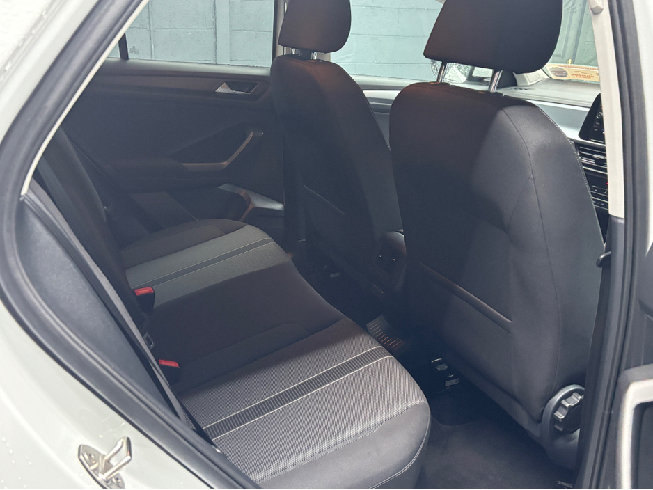 2024 Volkswagen T-Roc LIFE 2.0 TDI MANUAL 6SPEED FWD 116HP 5 €29,950