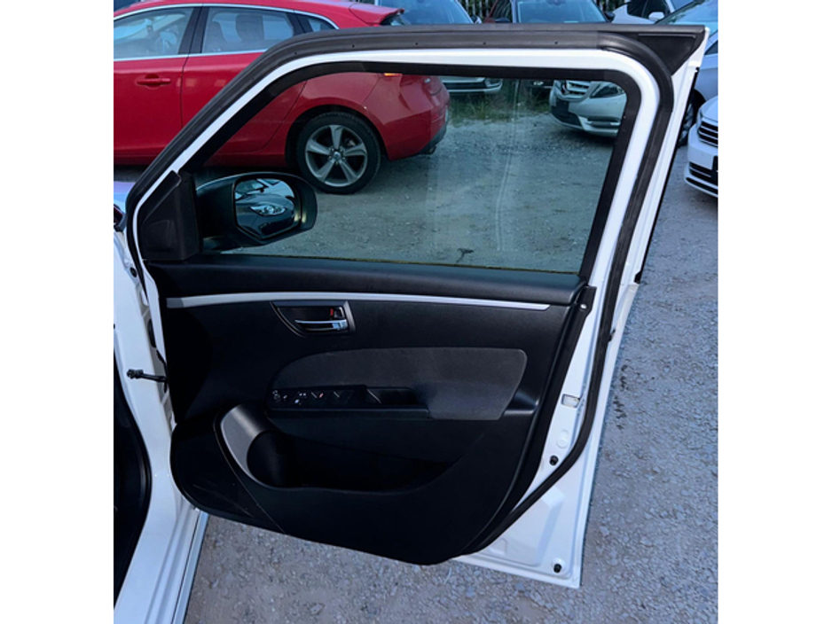 2014 Suzuki Swift - image 11