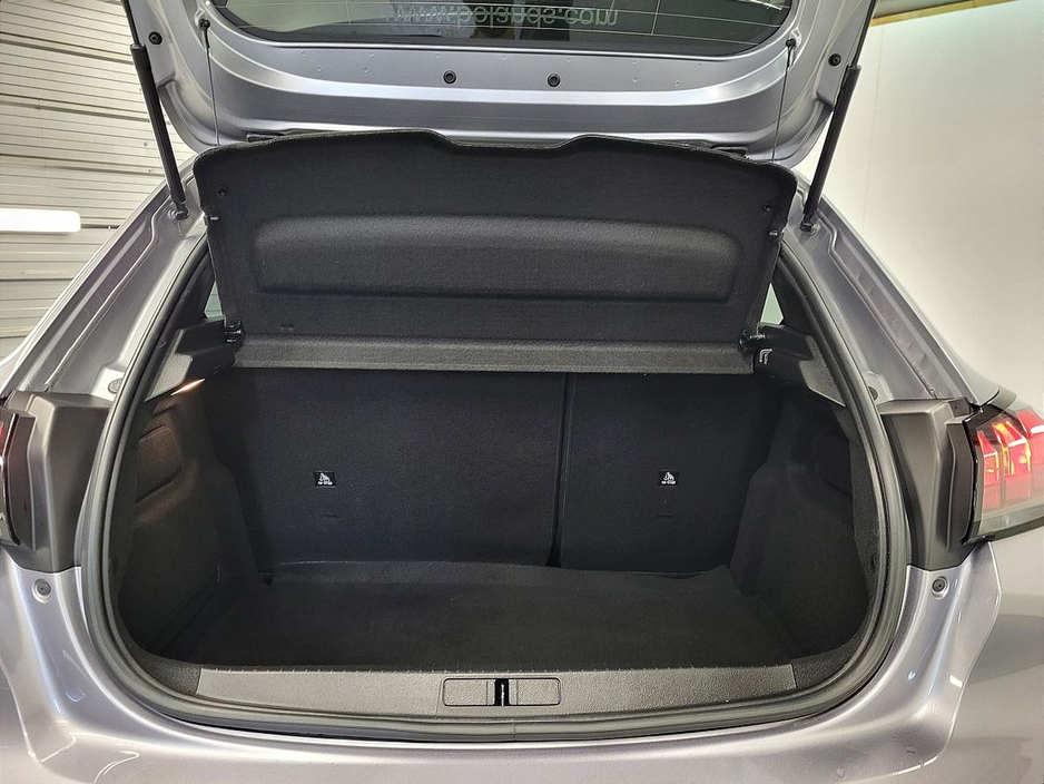 2023 Peugeot 208 - image 9