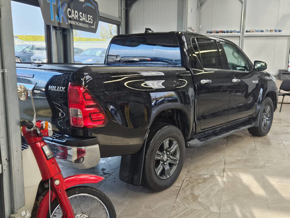 2024 Toyota Hilux - image 3