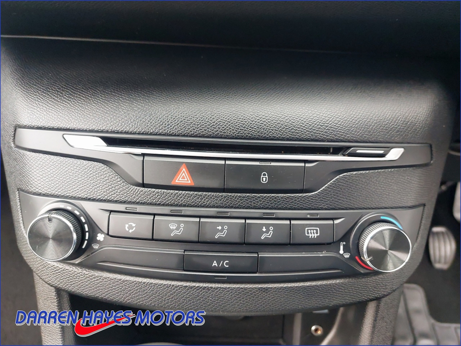 2017 Peugeot 308 - image 16