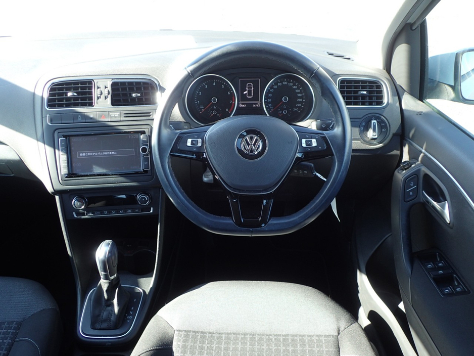 2017 Volkswagen Polo - image 6