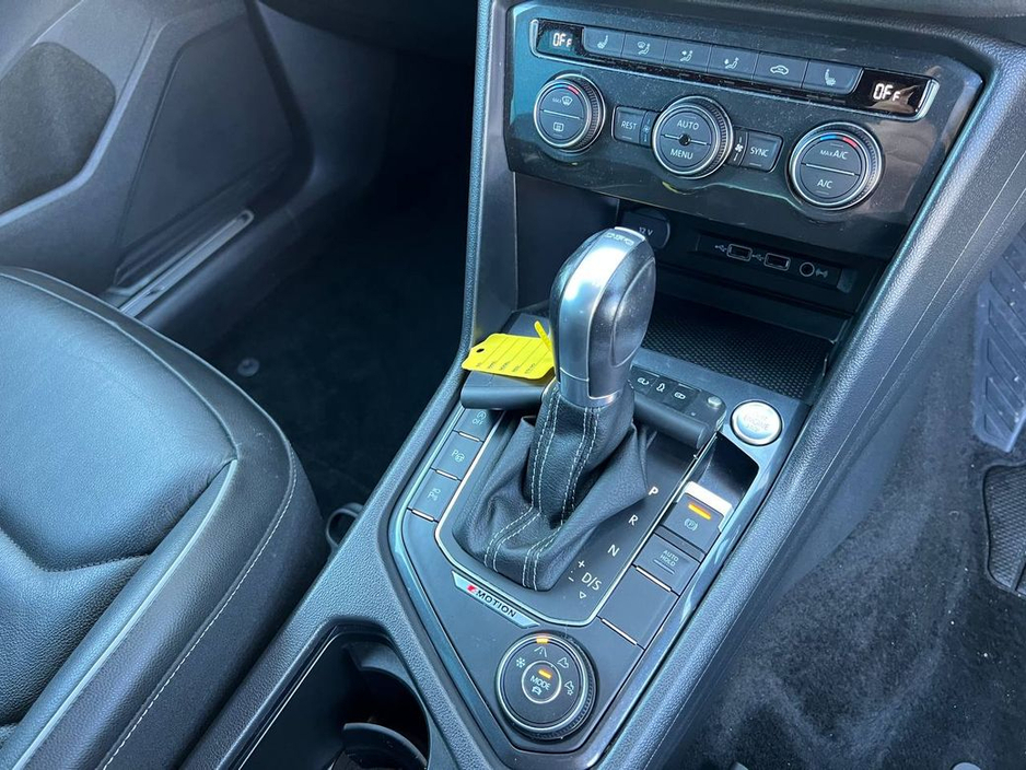 2018 Volkswagen Tiguan - image 11